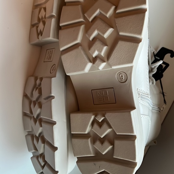 NWT No Boundaries winter white/ivory lug sole boots tie front and zipper sides - Picture 6 of 7
